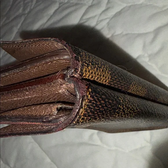 LV. AuthentiTextured Brown Leather Wallet - Picture 13 of 16